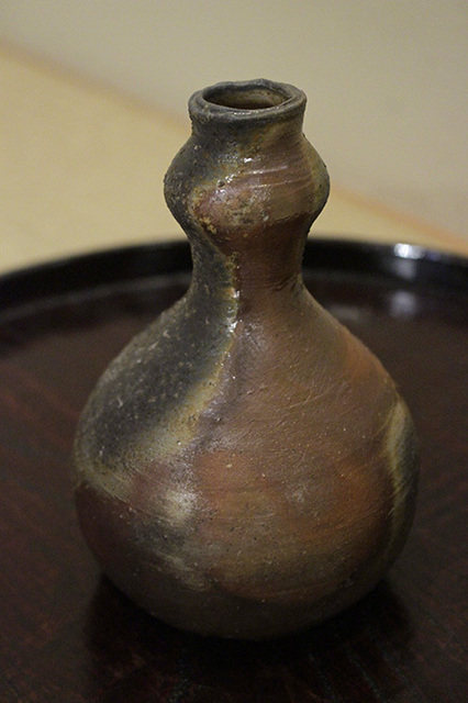 益子焼『菊池昭』灰釉酒器揃い 徳利と型変わりぐい呑二客
