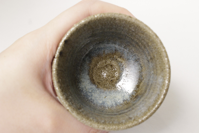 鈴木都　石斑平盃　ぐい呑み 唐津~鈴木都先生のぐい呑のご紹介: 陶心 | しぶや黒田陶苑